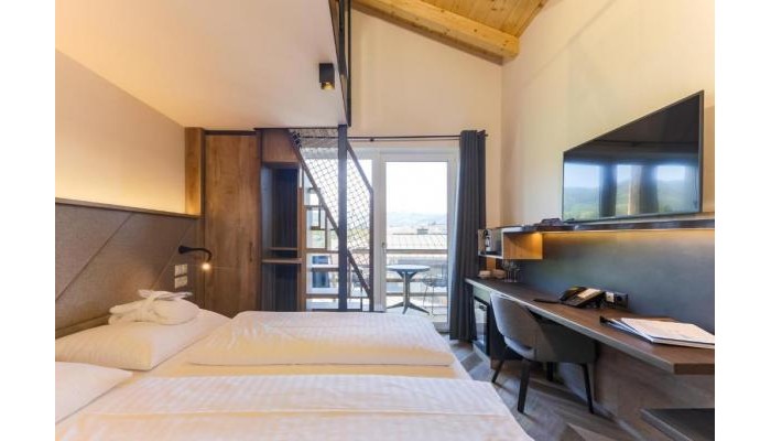 24 By Avenida Hotel & Residences poza 3